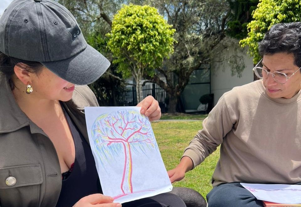 🌳✨ Hoy en el Museo Nacional, reflexionamos sobre la importancia de los árboles patrimoniales.

Luego recorrimos el parque El Ejido, donde cada participante eligió un árbol para declararlo como su propio patrimonio, enfocado en el afecto y las historias que nos inspira. 

Porque