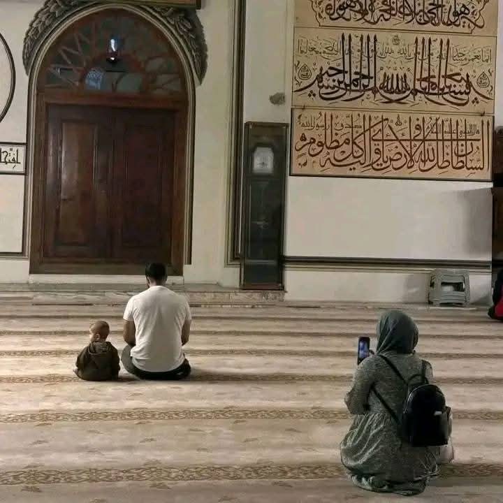 وَالَّذِينَ يَقُولُونَ رَبَّنَا هَبْ لَنَا مِنْ أَزْوَاجِنَا وَذُرِّيَّاتِنَا قُرَّةَ أَعْيُنٍ وَاجْعَلْنَا لِلْمُتَّقِينَ إِمَامًا