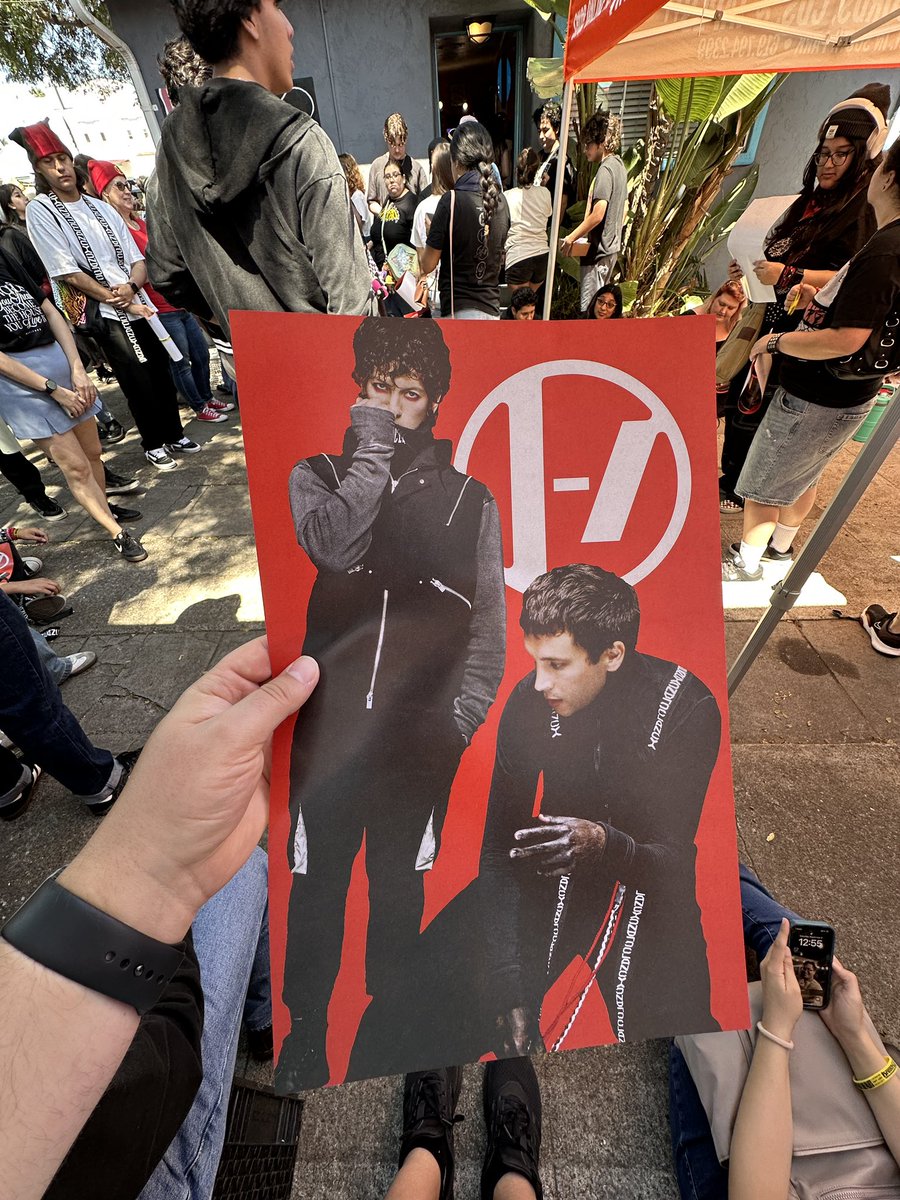 Alex tweet media
