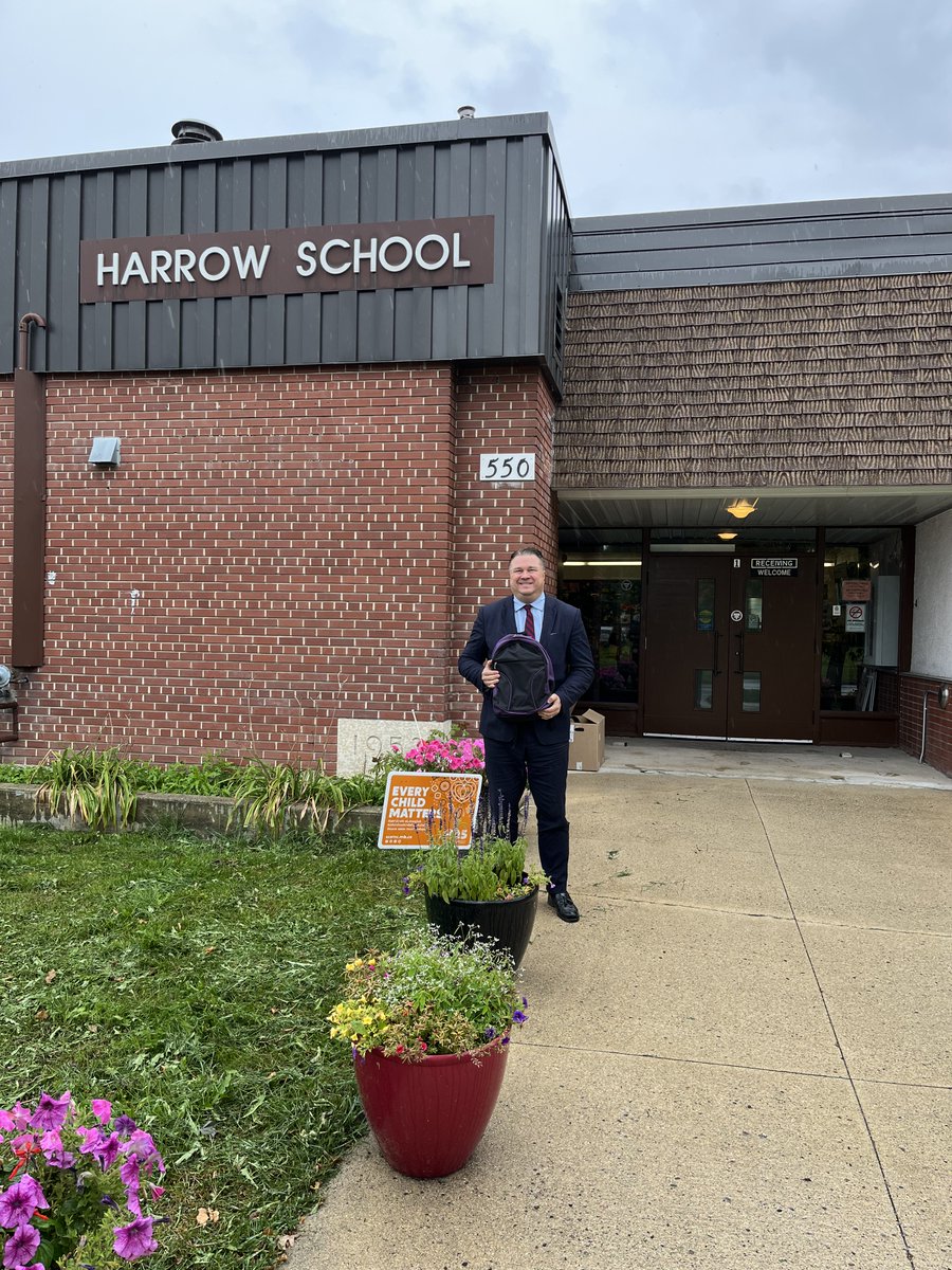 MarkWasyliw's tweet image. It was my pleasure to take part in the #kitsforkids program by bringing backpacks full of school supplies to Fort Garry schools. Thanks @telus for administering this program. #mbpoli