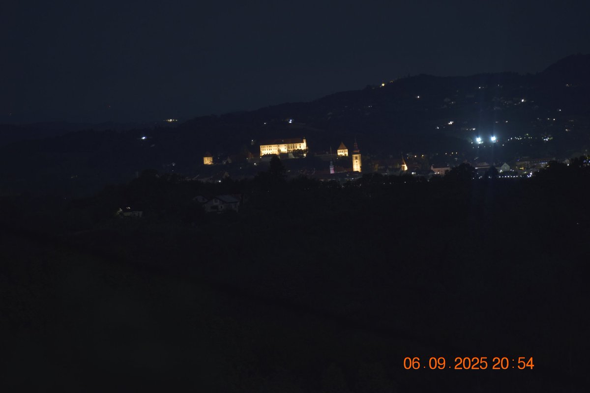 BratusekTadej's tweet photo. #ptujcastle #Ptuj #Boč #sunsettime #magicsky #Haloze https://t.co/s116n2rQrQ