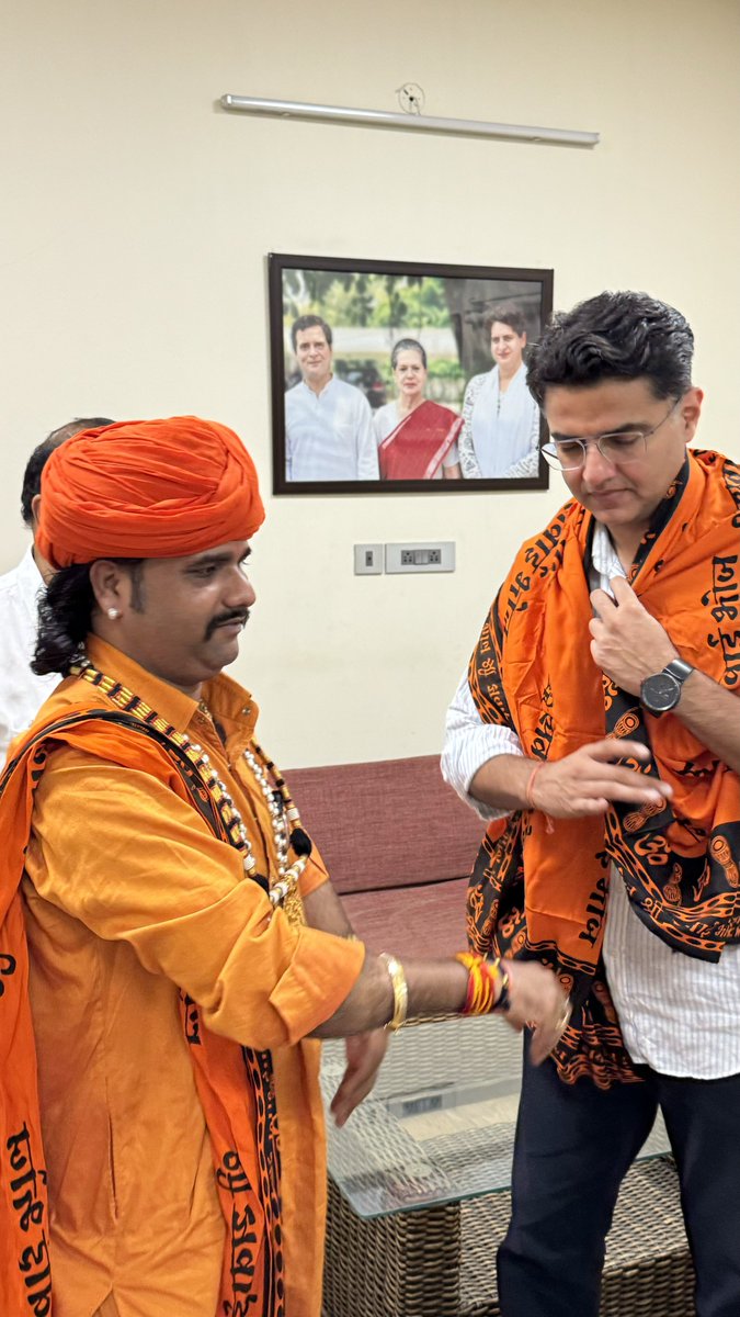 M_Suresh_Das_'s tweet photo. युवा हृदय सम्राट, जन-जन के नेता, AICC के राष्ट्रीय महासचिव आदरणीय श्री सचिन पायलट जी को जन्मदिवस की हार्दिक बधाई एवं शुभकामनाएँ।

श्री सवाईभोज महाराज जी का भगवान श्री देवनारायण जी का 
श्री साडू माता जी का आशीर्वाद आप पर सदैव बना रहे 

आपका संघर्ष, समर्पण और स्वच्छ राजनीति की राह युवाओं के लिए प्र���रणा का स्रोत है।
भगवान से आपके उत्तम स्वास्थ्य एवं दीर्घायु जीवन की कामना करता हूँ।

आपकी ऊर्जा और नेतृत्व सबके लिए मार्गदर्शक है
#shree_sawaibhoj_mahant_suresh_das_100
@SachinPilot