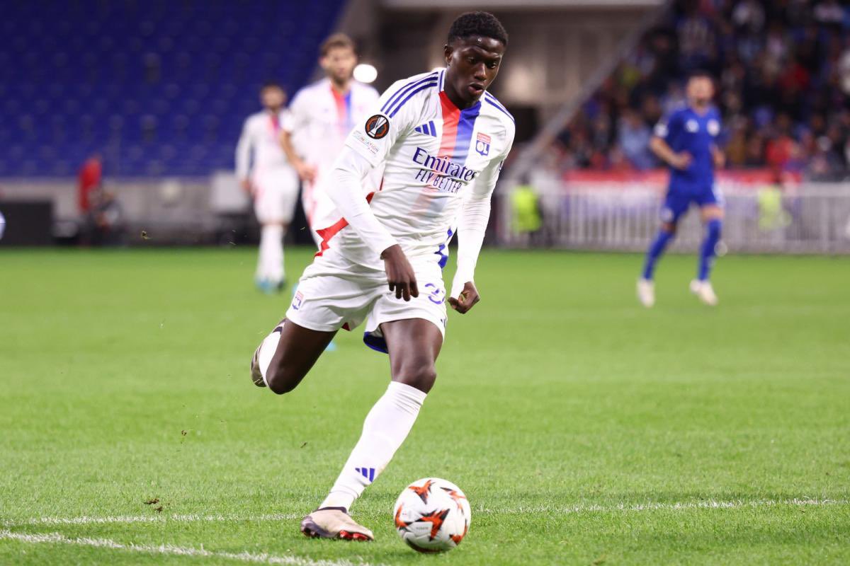 GonesArea's tweet image. Mahamadou Diawara va bien rejoindre le Royal Antwerp Football Club 🇧🇪 qui prendra en charge son salaire.

Il s’agira d’un prêt payant de 250k€ assorti d’une option d’achat de 3M d’€ + 10% sur une éventuelle vente.

Visite médicale prévue demain 🏥

(@FabrizioRomano)