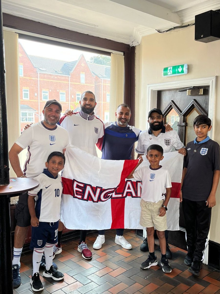 Brilliant pre-match meet-up ahead of today’s qualifying game, a first <a href="/England/">England</a> match for many of these junior fans. Sealed with a win to make it even more special!🏴󠁧󠁢󠁥󠁮󠁧󠁿🇦🇩

#FansForDiversity #England