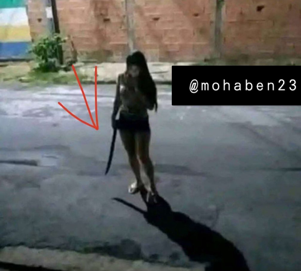mohaben23's tweet photo. S’il te plaît chéri sors je ne suis pas fâché je veux juste discuter https://t.co/U9FXLxe6hN