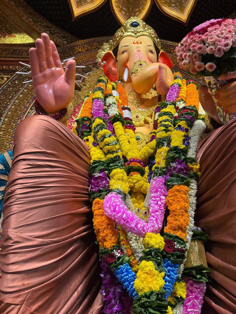 T 5494 - गणपति बप्पा मोरया  🙏🙏
लाल बाग च राजा  !!!