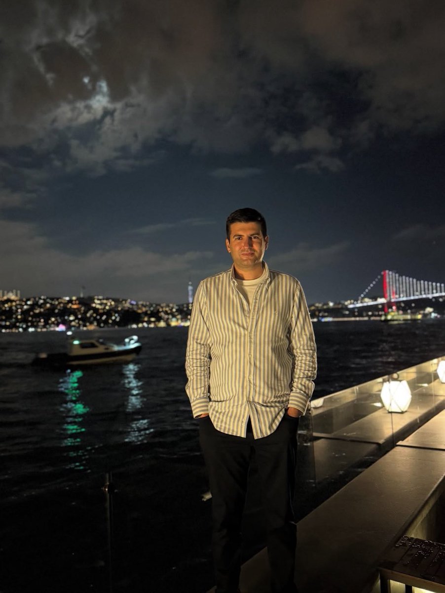 “Dünyevi değil, manevi olarak; seni Allah için seviyoruz, canımızdan çok seviyoruz.
 Ülkü Ocakları Genel Başkanım.”