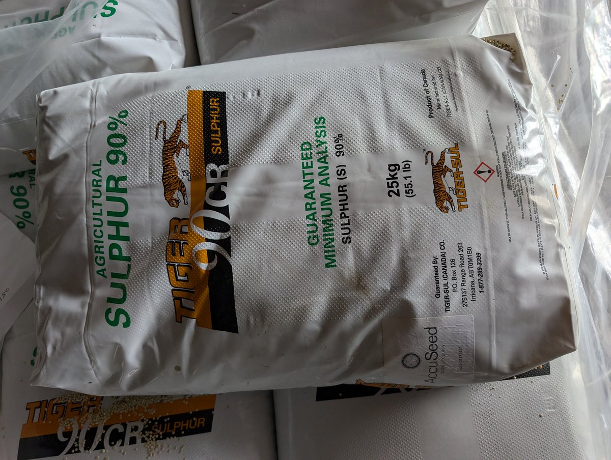 Field #2 of winter canola going in and we are getting things dialed in.
Small seed this year and we decided to bulk it up with Tiger 90 to hit our population target.

Good planting conditions and enough moisture to give it a chance at a decent start at life.