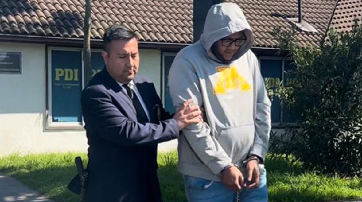 PDI_CHILE's tweet photo. Gracias al trabajo en mancomunado de @PDI_CHILE, @PolicíaColombia e @INTERPOL_HQ y en  el contexto del Programa de asistencia contra el Crimen Transnacional Organizado #ELPACCTO, la Brigada de Homicidios de Curicó, hizo efectiva la Notificación Roja de un ciudadano colombiano, a quien se le imputan los delitos de Homicidio Agravado, Secuestro Extorsivo, Tráfico de Armas, Sustracción de Menor y delitos vinculados al narcotráfico.