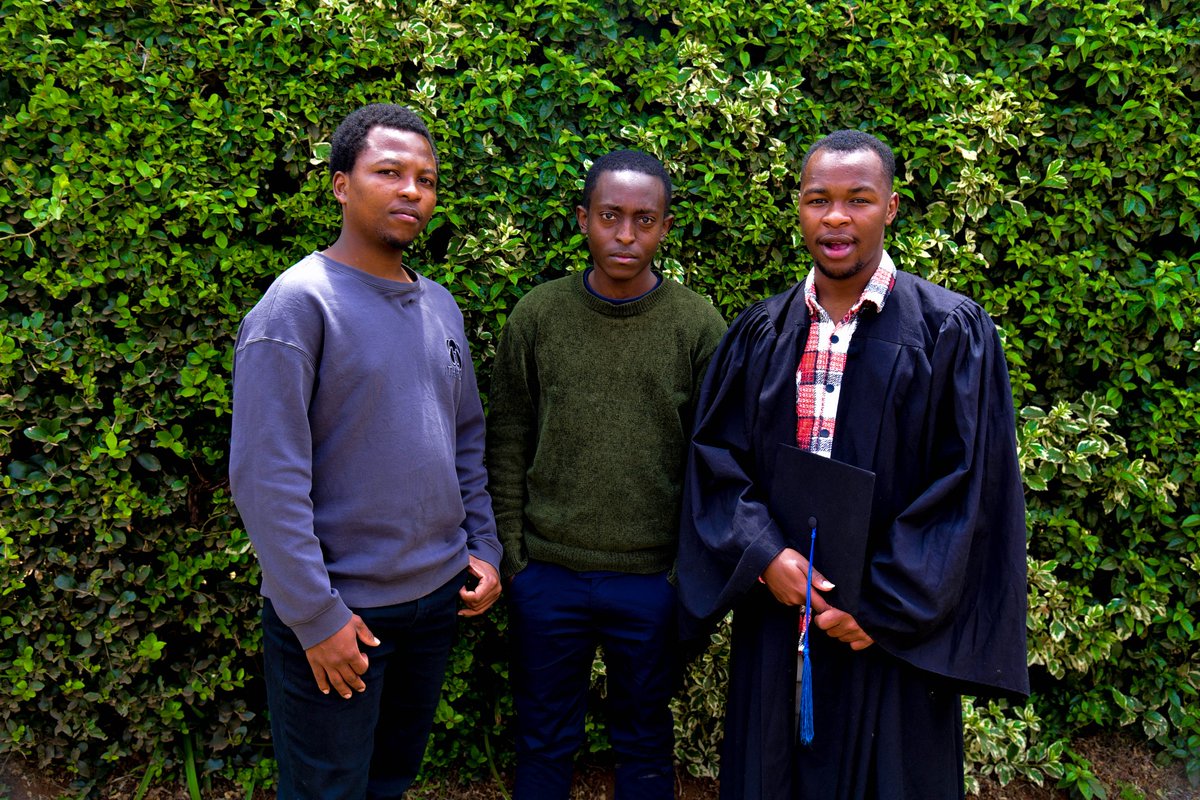 MavijikoDj's tweet photo. Chilling with my friends gradation@augustine_mavijiko
(@mavijiko_254)#Mavijiko #AugustineMavijiko #TeamMavijiko #MavijikoVibes #MavijikoLife #StayFocused #HustleKenya #MavijikoPower #NairobiGrind #KenyaContentCreator #MavijikoMindset #BossMoves254 #AfricanVibes #mavijikoonthemap https://t.co/rRhEUIE1Ha