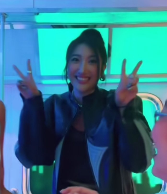 isoyoonii's tweet photo. they have the same smile https://t.co/psRWgDk6G8