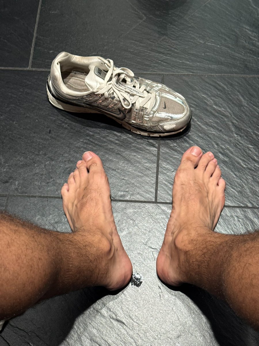 Ronthe11's tweet photo. Go in debt for these feet https://t.co/oAXGTBlQuQ