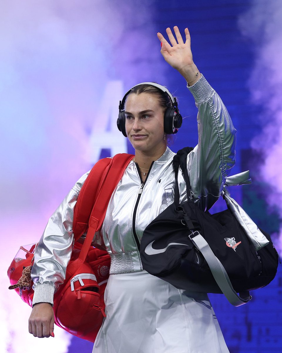 WTA's tweet photo. Glory awaits 🏆

@SabalenkaA and @AnisimovaAmanda do battle for the US Open title!

#USOpen https://t.co/zFWOgkvQZP