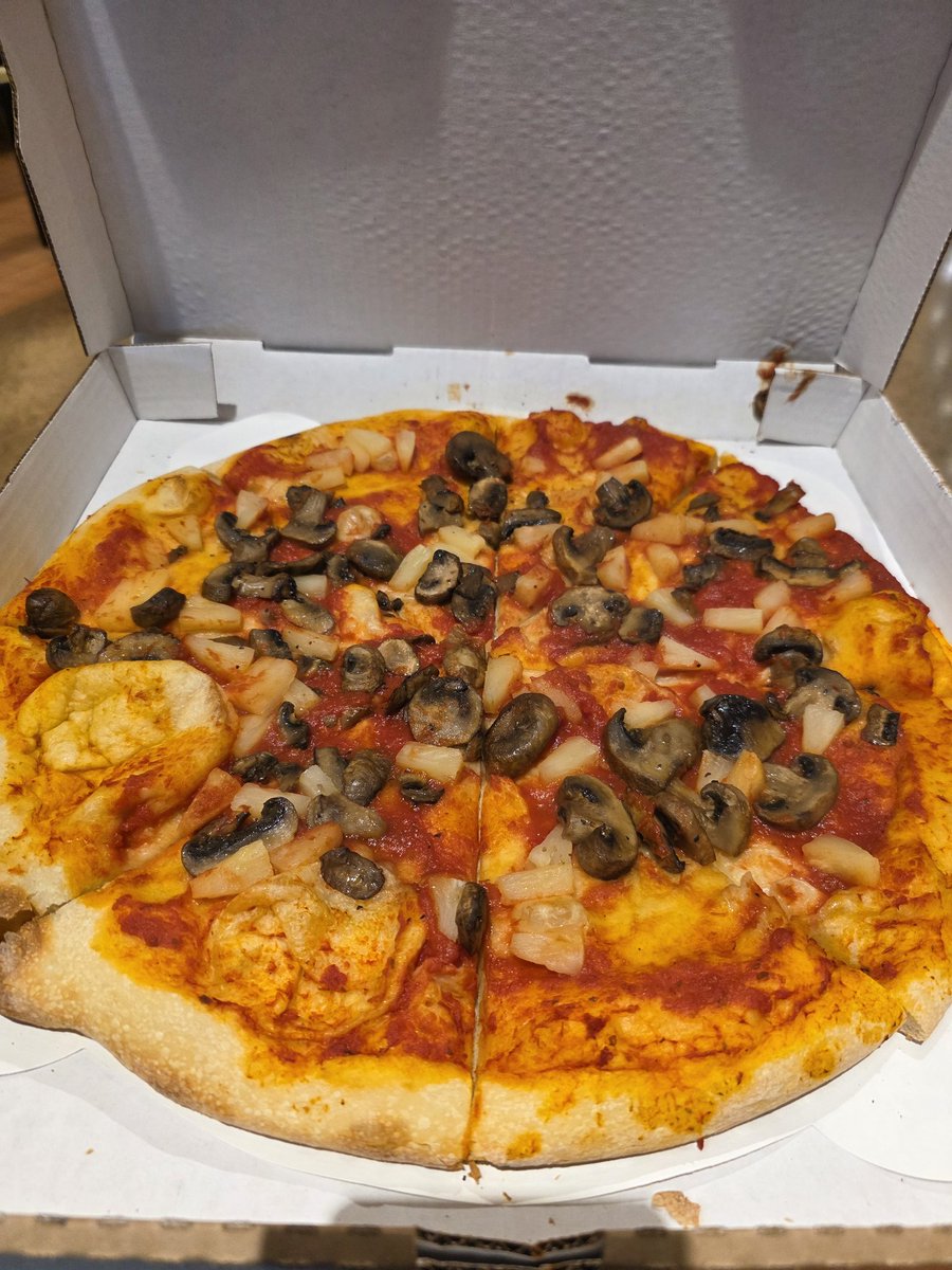 LouieTeeNetwork's tweet photo. Here's some good eats to brighten your day๐๐ #SOTG #CheeselessPizzaMatters๐ https://t.co/3EhwOHj5gB