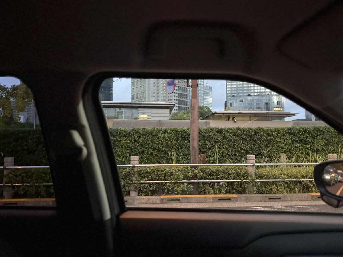 yaramaika's tweet image. #ビジトピ　出勤の通勤路
首相官邸　昨晩は人の出入りが激しかった
ようです