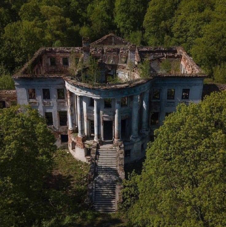 abandonedspaces's tweet image. If walls could talk…