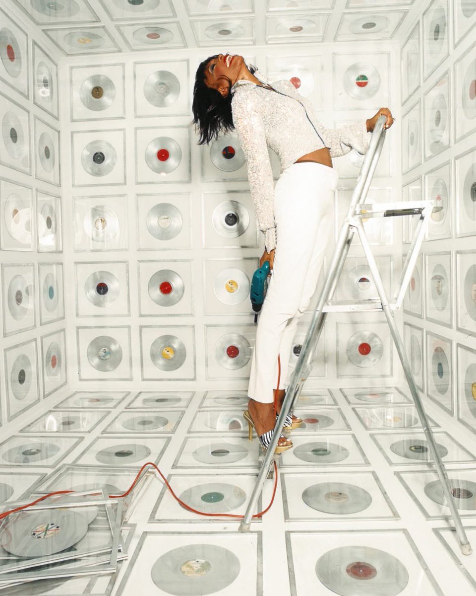 Classic Whitney tweet media