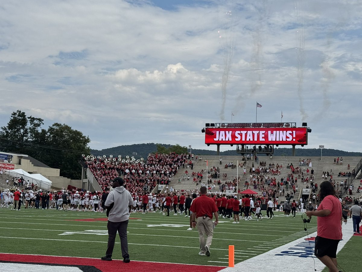 FINAL: Jacksonville State 34, Liberty 24

Charles Kelly gets his first win as a head coach over Conference USA preseason favorite Liberty.
