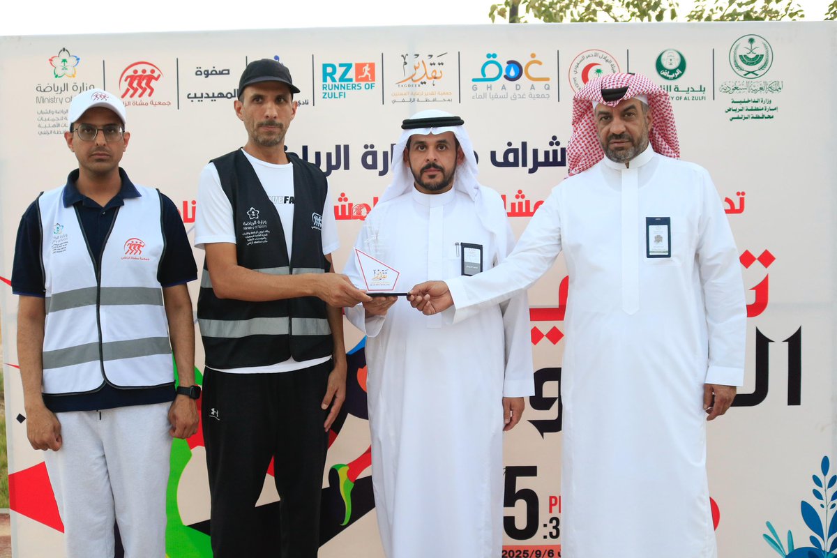 جانب من تكريم شركاء النجاح في برنامج #تحدي_الخطوات
صفوة المهيدب لطب الأسنان 
مجمع الوقاية والعلاج الطبي
الهلال الأحمر بالزلفي
فريق RZ للجري
جمعية تقدير لرعاية المسنين
جمعية غدق لسقيا الماء
#جمعية_مشاة_الزلفي