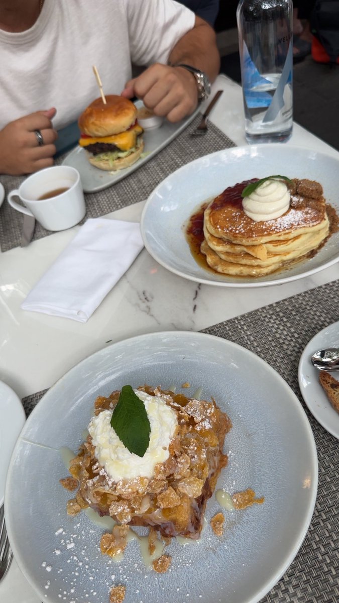 Late brunch hits different 🤪🍽️