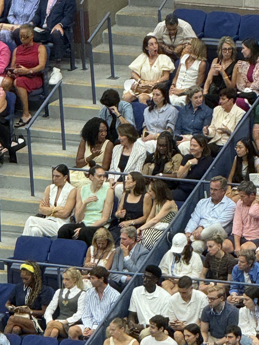 is that kelley next to stewie? 👀