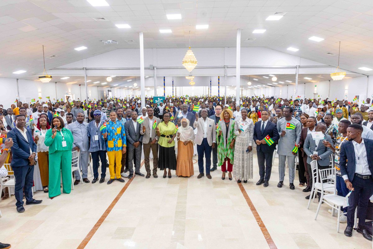UN_Togo's tweet photo. La Coord. du SNU @CoumbaDSow a participé à l’initiative @YouthDLab🇹🇬 qui a réuni cette année 2300 jeunes togolais sur site et près de 2100 en ligne.

Une plateforme unique pour échanger sur les innovations et l’impact positif des jeunes au #Togo et au delà.

#ODD4 #ODD8 #YDL2025 https://t.co/WSDmssOG2u
