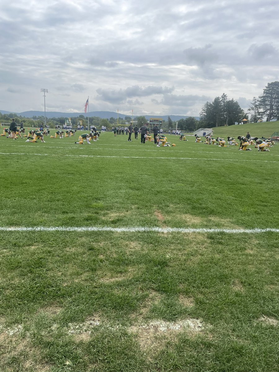 LandonDeMarall's tweet photo. Had a great time at Saint Vincent’s opening season game! Atmosphere was amazing to be around!
@CoachCGoff @Coach_ZShaw @CoachJohnstonOL @SVC_FTBL https://t.co/c0KFZKgeCt