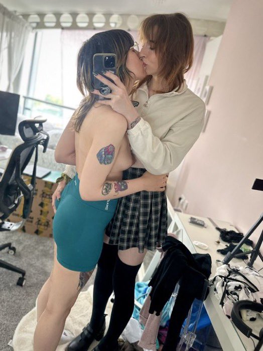 LilyKitBackUp's tweet image. Aww she’s so little 🥺🐰🥵