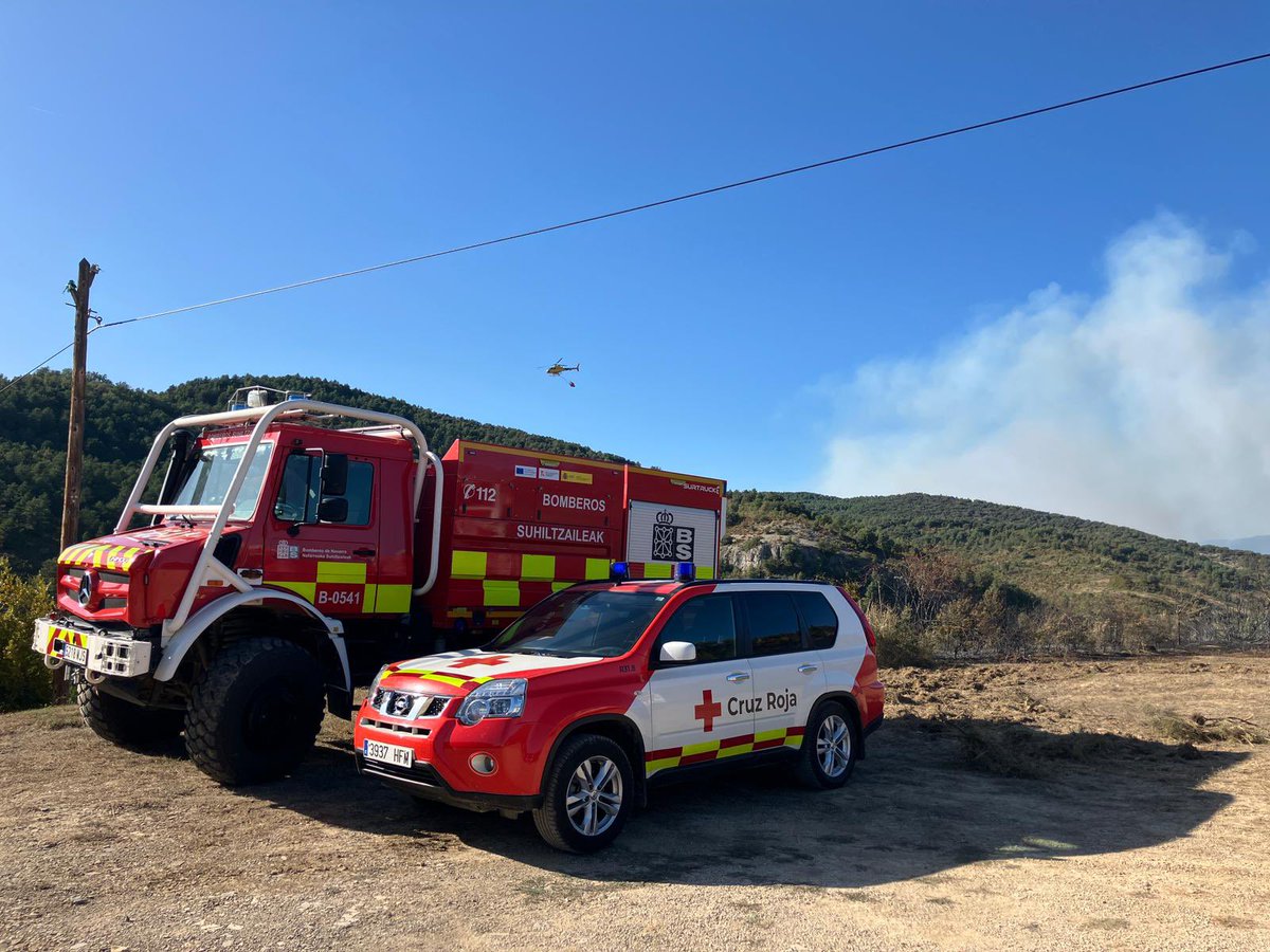 CruzRojaNavarra's tweet photo. Activamos nuestro dispositivo para apoyar las labores conjuntas que se realizan para controlar el incendio registrado desde esta tarde en Urraúl Alto. https://t.co/ilWfa6E7tf