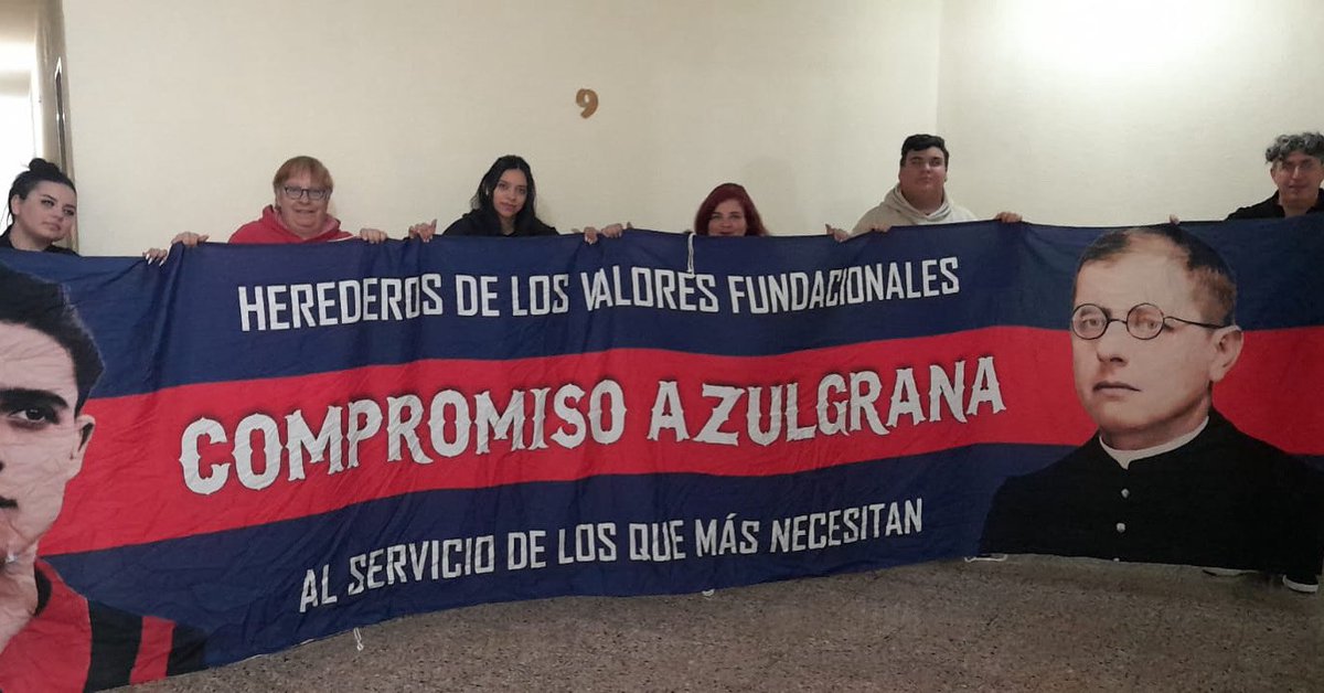 ComAzulgrana's tweet photo. Nos juntamos para terminar de armar las donaciones para el merendero María Carrizo 💙❤️ 
Gracias a todos los que colaboraron, cada granito de arena hace la diferencia 🙌

#CompromisoAzulgrana https://t.co/oparwSA0KI