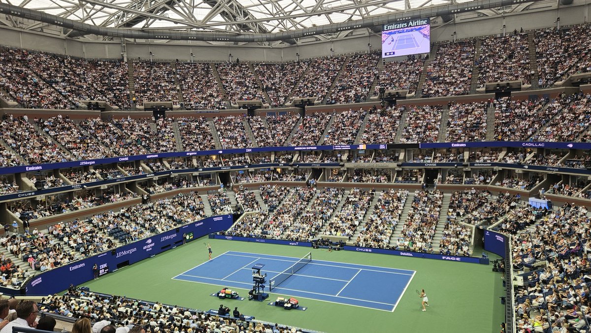 Full house en la final femenina del US Open.

Batalla de palos entre Sabalenka y Anisimova.
