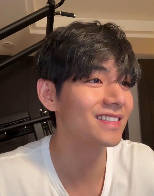 1230ZONE's tweet photo. Thread of Songs Taehyung sang in his live - 070925 https://t.co/G0Bf7eixB7