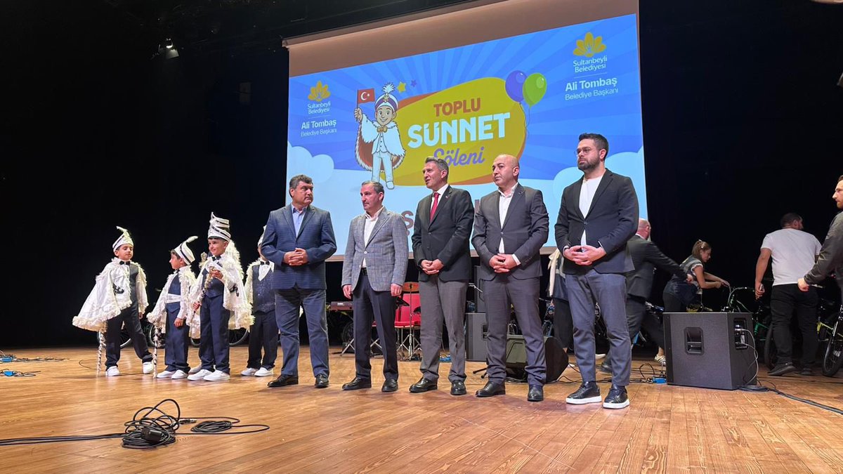 Sultanbeyli Belediyemiz tarafından büyük bir coşkuyla gerçekleştirilen Toplu Sünnet Şölenine; Kaymakamımız Sn. Kemal Şahin, İl Yönetim Kurulu Üyemiz Sn. Rıdvan Bural, Belediye Başkanımız Sn. Ali Tombaş, Milliyetçi Hareket Partisi Sultanbeyli İlçe Başkanı Sn. Abdullah Çınar, Kadın