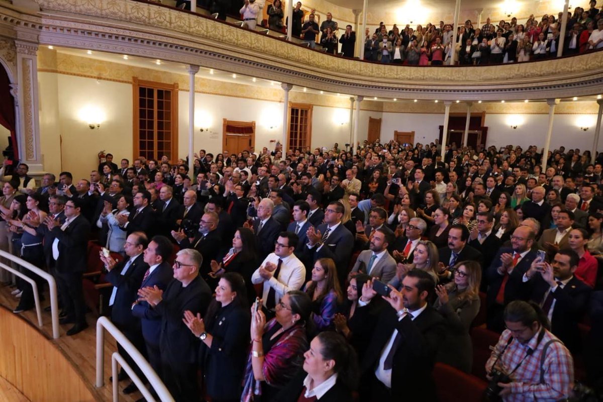 Acompañé al Dr. Ángel Román Gutiérrez en su toma de protesta como Rector de la Universidad Autónoma de Zacatecas para el periodo 2025 -2029.

Saludé con gusto al Rector, a mis colegas legisladores <a href="/aramirezcuellar/">Alfonso Ramírez Cuéllar</a> <a href="/verodiazrobles/">Verónica Díaz Robles</a> <a href="/LyndiBugarin/">Lyndi Bugarin Cortes</a> y la Secretaria <a href="/susirodriguezm/">Susana Rodriguez M</a>