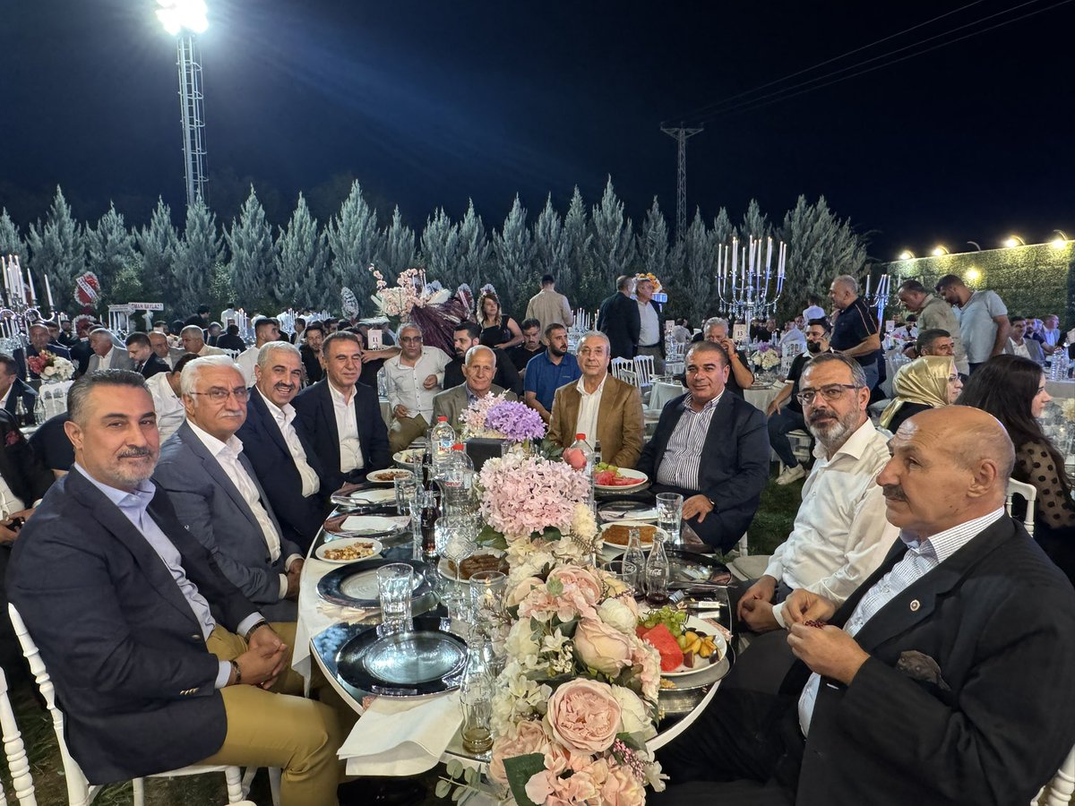 📍Diyarbakır

Önceki dönem Gıda, Tarım ve Hayvancılık Bakanımız Sayın Dr. Mehmet Mehdi Eker, önceki dönem milletvekilimiz Sayın Ebubekir Bal, İl Başkanımız Sayın Ömer İler, İlçe Başkanımız Sayın Muzaffer Cengiz Özaydın, İl Başkan Yardımcımız Sayın Sedat Bayhan, AK Parti