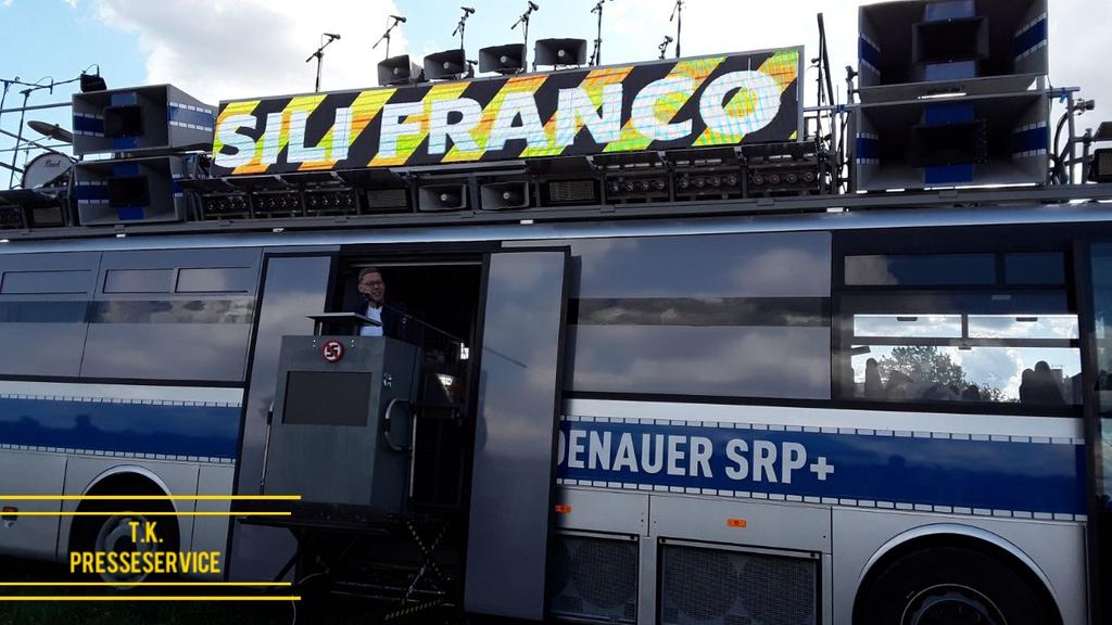 t47da's tweet photo. https://t.co/2Ig26HsqXx
Heute ist der Adenauer SRP + BUS auf dem Tempelhofer Feld dort hat Vasili Franco in politischer Sprecher von Bündnis 90 die Grünen im Berliner Abgeordnetenhaus eine Rede gehalten dies ist ein kurzer Ausschnitt der lange folgt auf YouTube
#b0609 https://t.co/TzGF0AbUHq
