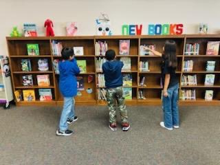 RIZZUTOELEM's tweet photo. 📚 It’s National Read a Book Day! This week our Rockets enjoyed new books in the library. 🚀✨We challenge YOU to grab a good book and read on this beautiful Saturday! #NationalReadABookDay #RocketsRead #SaturdayVibes #ChooseLP #LPLegacy @lpisd https://t.co/zwAcZzZUPE