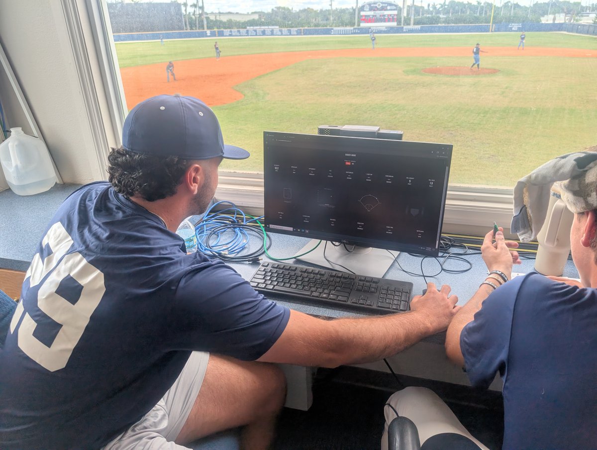 SCFBaseball's tweet photo. The #TEES are back at this fall with their very first simulated game &amp; competing against each other in a game like environment. @Yakkertech is already hard at work collecting live in-game data for the #TEES to have access to as well as pro scouts &amp; 4 yr recruiters.  @SCFManatees https://t.co/Ffbt2EDGSf