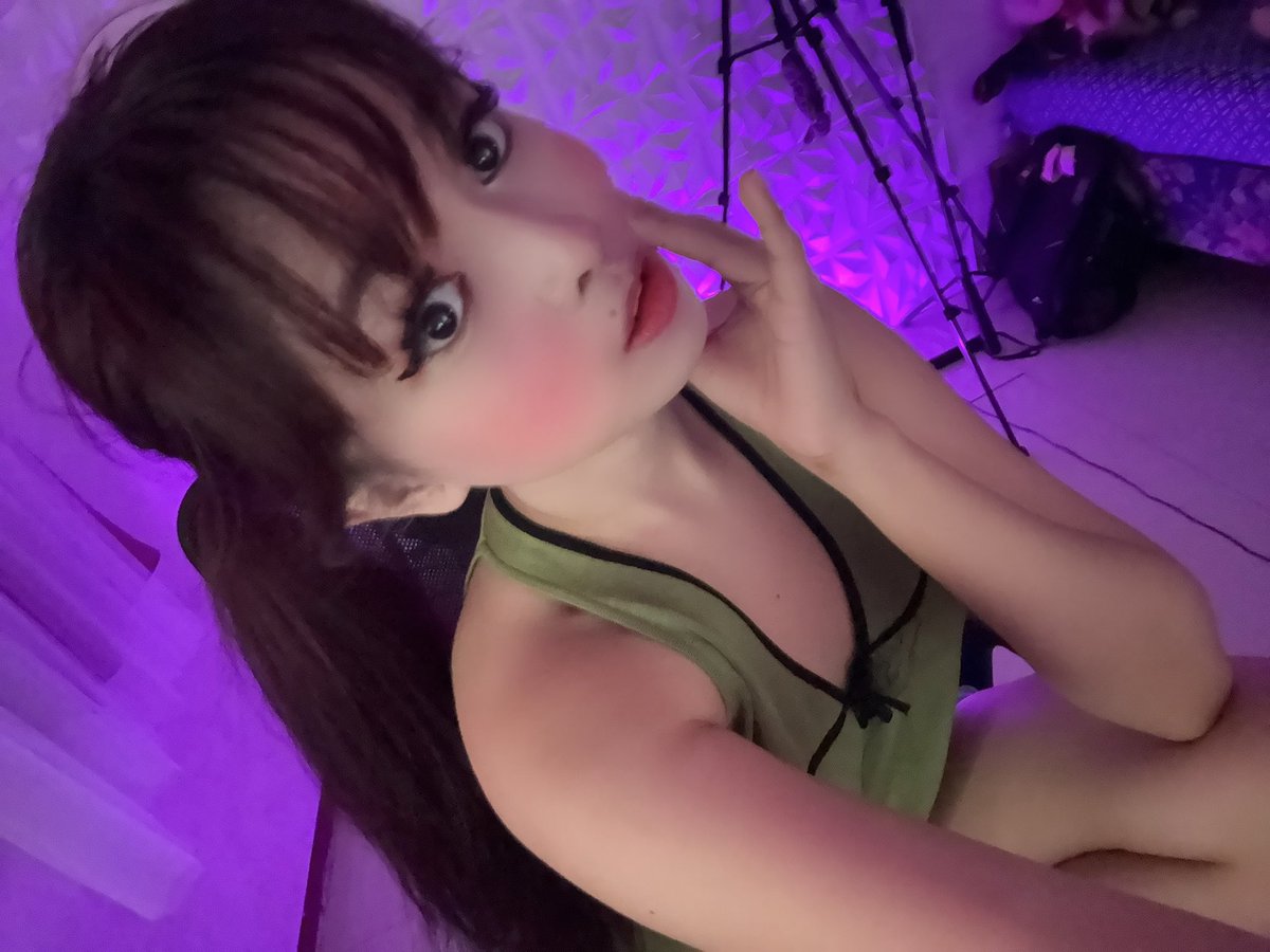 YendereVT's tweet photo. I miss my room but I misses my money more 😂 https://t.co/mjUfJy6Wz9
