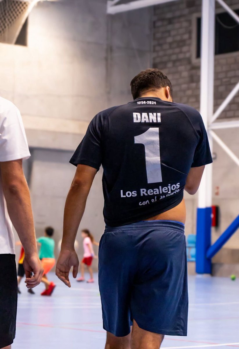 🔵🤾🏽 ¡Primera semana de entrenamientos completada!
Mucho trabajo, intensidad y risas.
Ilusión y compromiso al máximo. 💙 #BalonmanoRealejos #SomosCBR #Pretemporada"