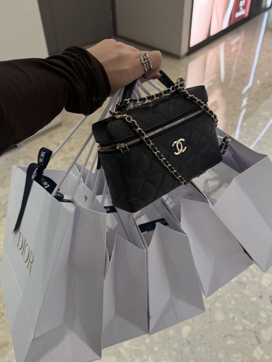 jayrdark's tweet image. Ways to eliminate external worries✌️🛍️