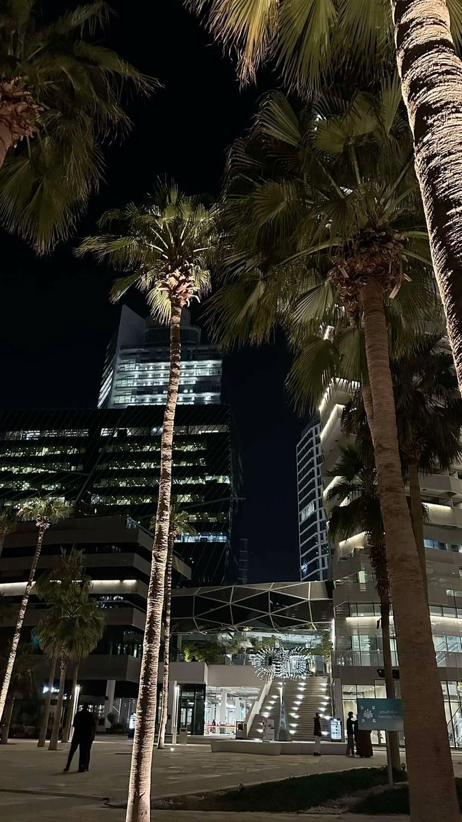 انا في نجد مسكاني وحيّي 
ويبري علّتي شوفي لماها🤎