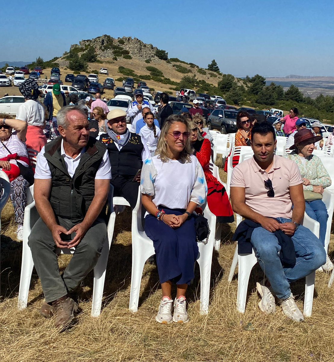 ⛰️🙏 Tradición, fe y unión en la romería al Señor del Alto Rey 🌿✨
Nuestra presidenta <a href="/mjmepo/">M.J.Merino</a>  acompañó a los peregrinos 💚
#SierraNorte #AltoRey #TradicionesVivas #ADEL