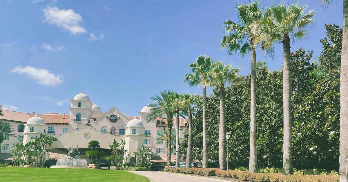 Weekend forecast: 100% chance of rockin’ 😎🎸🌟 

📸: @universallyfun