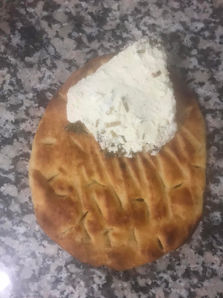 Sadece gerçek gurmeler tadını bilir Van çöreği ve otlu peynir