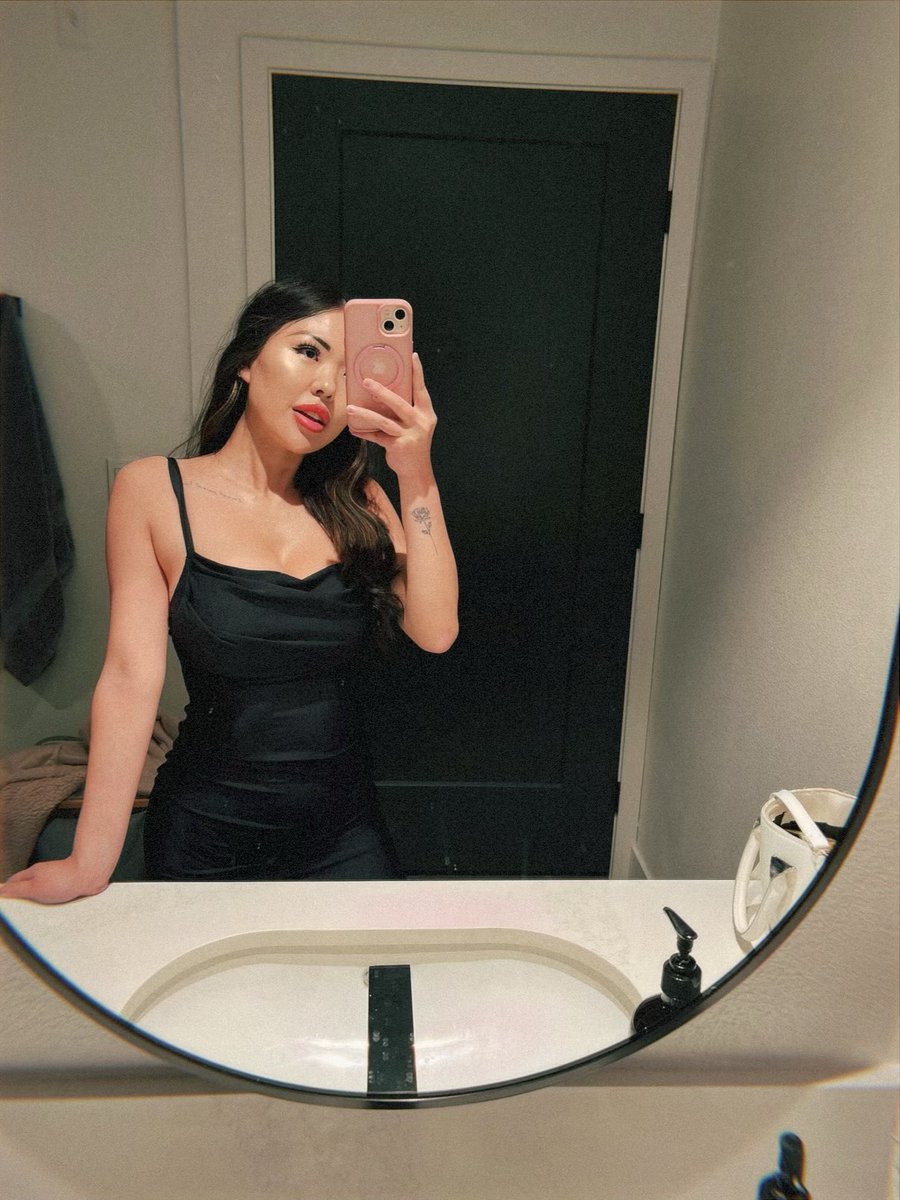 Become a sub and talk to meeee if ur already a sub TALK TO MEE im so bored I wnna make more content for yall CUSTOMS ? 🤔🤫😝