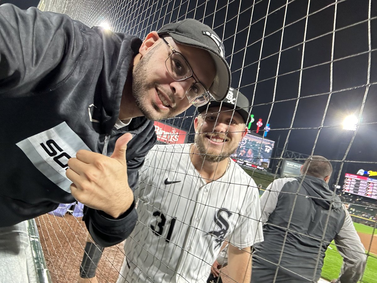 pedrojuarbe's tweet photo. @zach_deloach7 
Going through my photos and I happen to come across this I wanted to thank you for taking a moment to take a picture with me . https://t.co/ze1LRoiPqk