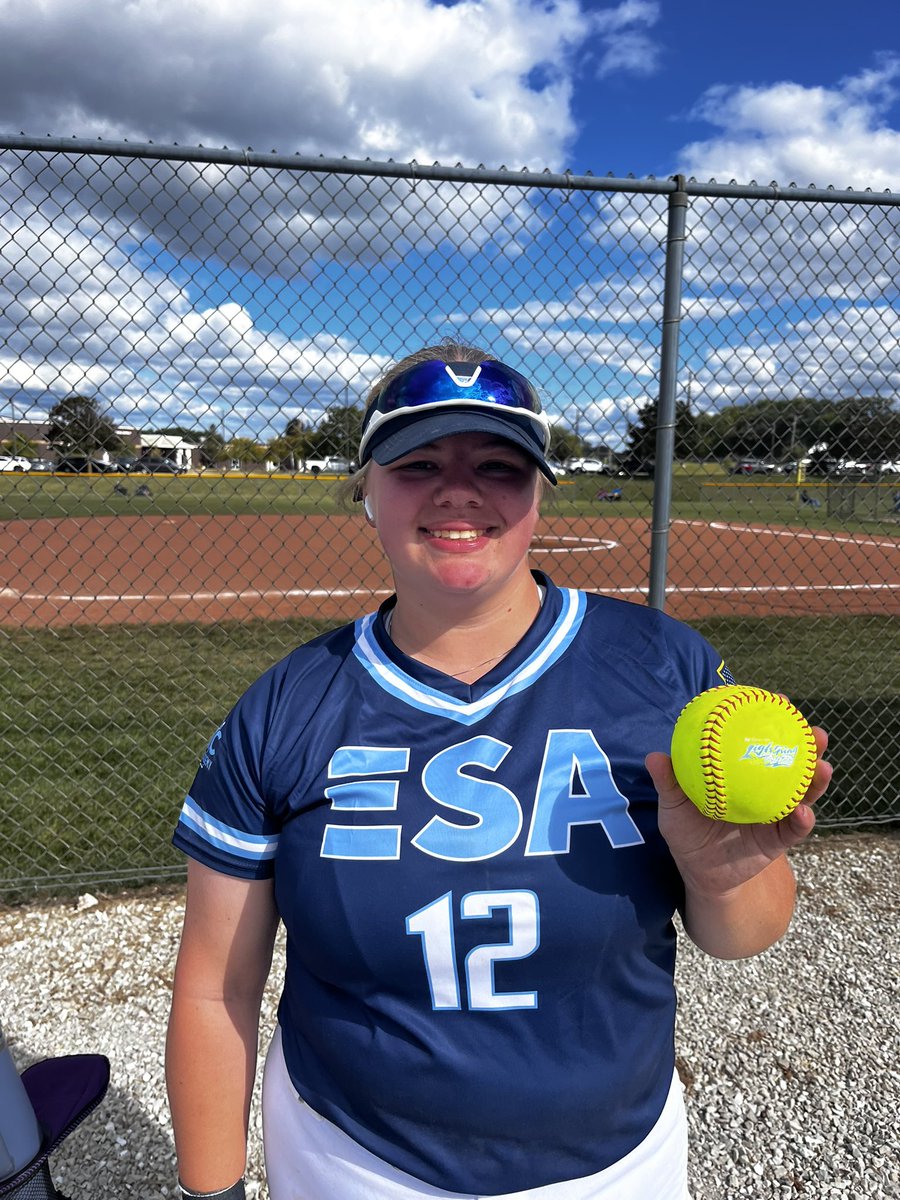 SarahOrlowski17's tweet photo. Hit 2 home runs today at the Queen of the Hill Qualifier in Salem,Wisconsin! @ESA_Sowinski @umichsoftball https://t.co/Wi1Sg17Zum