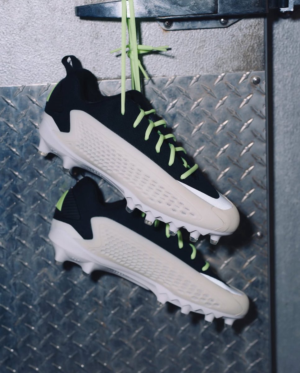 SneakerReporter's tweet photo. Travis Hunter will be debuting the Adidas AE 1 Cleats against the Carolina Panthers tomorrow. https://t.co/uLgsDcew1q