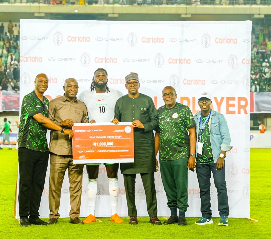 Nichole 𝕏 (@chocmanix) on Twitter photo Huge shoutout to <a href="/CarlohaNigeria/">Carloha Nigeria</a> & @CheryNigeria for putting cash in the hands of our Super Eagles’ Man of the Match🏆
This is more than just sponsorship, it’s real investment in Nigerian talent and football passion. 💵🔥
#CherySuperEagles #Carlohacares667
#NaijaFootballRising Huge shoutout to <a href="/CarlohaNigeria/">Carloha Nigeria</a> & @CheryNigeria for putting cash in the hands of our Super Eagles’ Man of the Match🏆
This is more than just sponsorship, it’s real investment in Nigerian talent and football passion. 💵🔥
#CherySuperEagles #Carlohacares667
#NaijaFootballRising